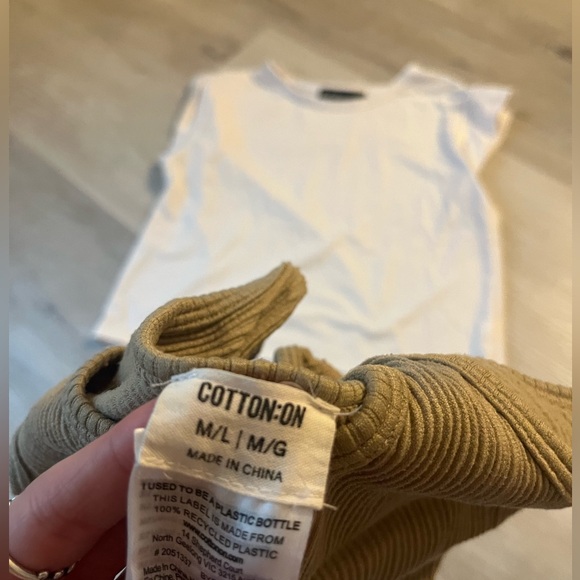 Bundle, cute shirts - Picture 2 of 4